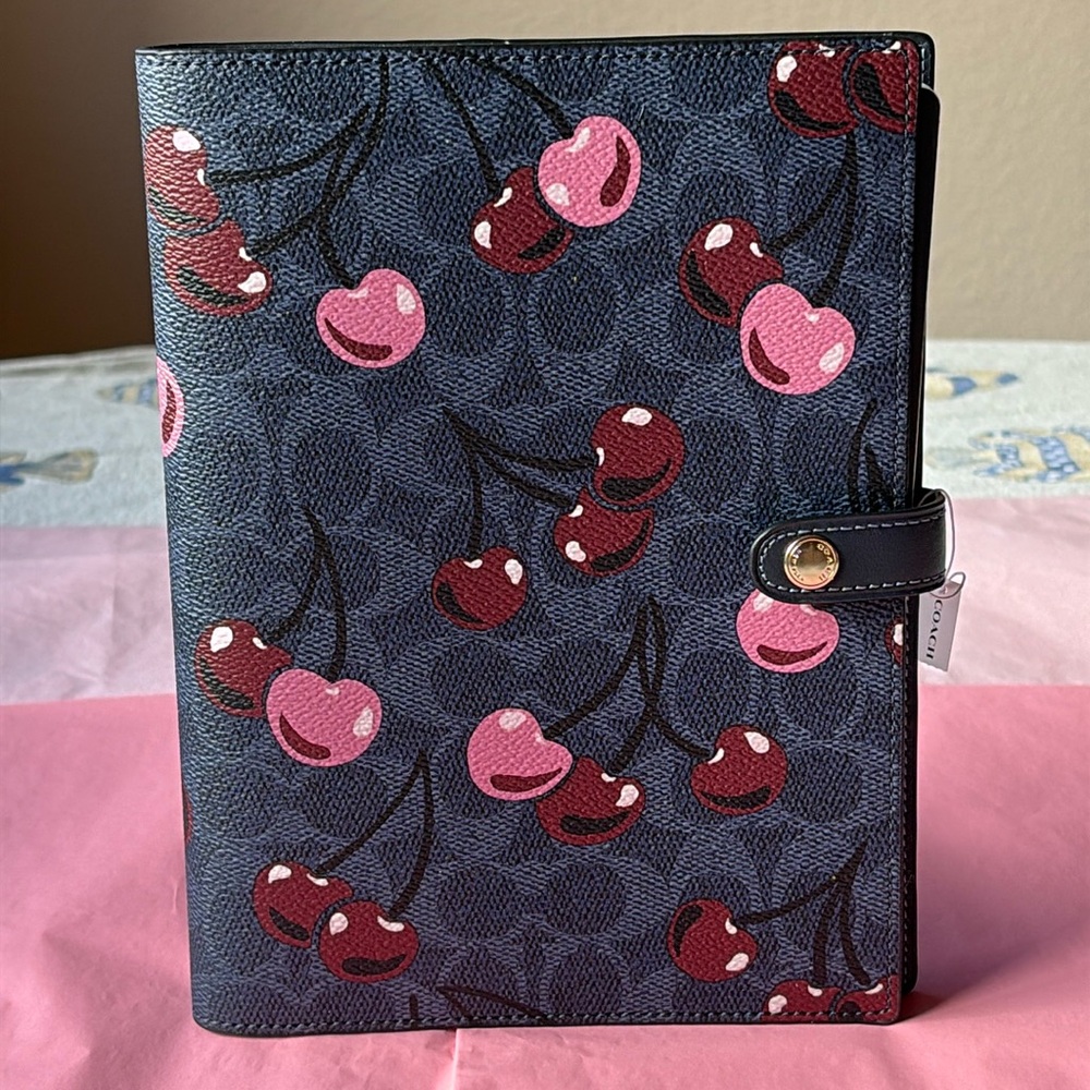 🍒 COACH NOTEBOOK IN SIGNATURE CANVAS WITH CHERRY PRINT 🍒 NWT 🍒